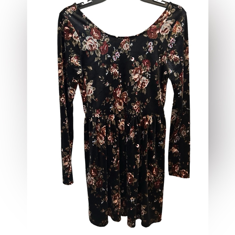 Black/Burgundy Velvet feel Retro Style Long Sleeve Mini Dress. Gently Pre Loved.
